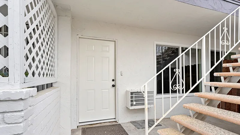 Building Photo - 200 N Oxford Ave #5