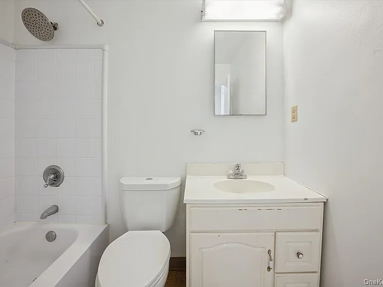 501 Maplewood Gdns — Photo 16