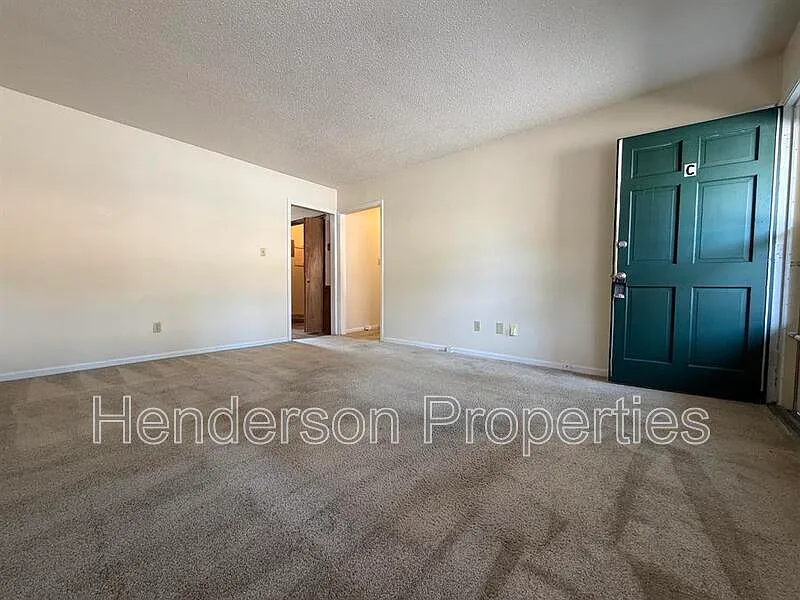 2 bed, 1.0 bath, 865 sqft, $1,250 — Photo 2