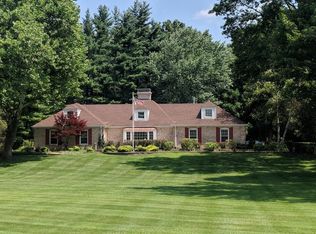 1750 Banbury Rd, Inverness, IL 60067