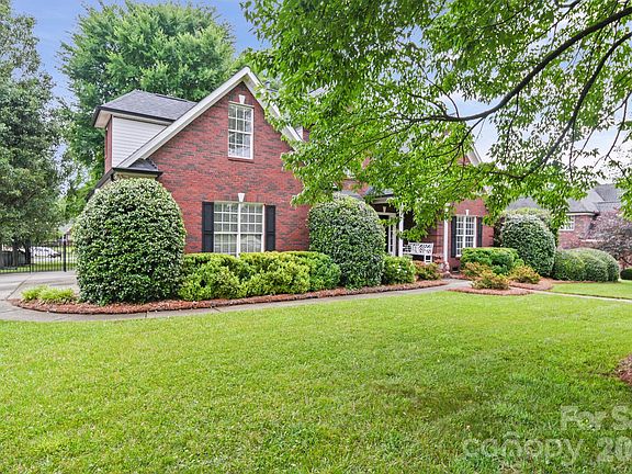 2nd image of 2820 Monterrey Ln #103