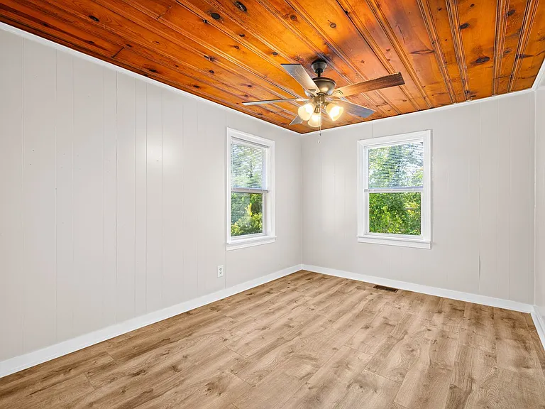 682 E Ocean Rd — Photo 13