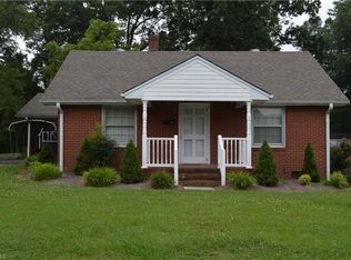 319 W Oakdale St, Mount Airy, NC 27030