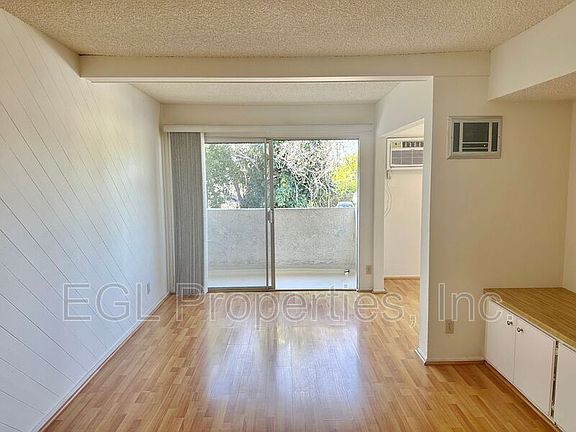 5th image of 6155 Fulton Ave #209