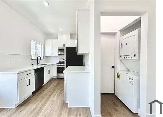 1019 Albany St #17 — Photo 4