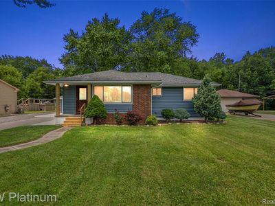 39365 Memory Ln, Harrison Township, MI, 48045