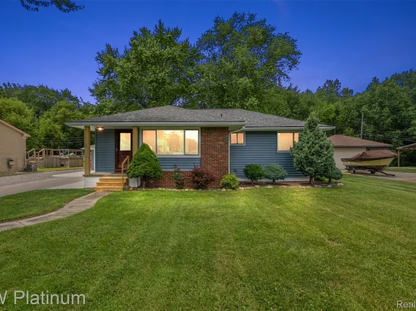39365 Memory Ln, Harrison Township, MI 48045