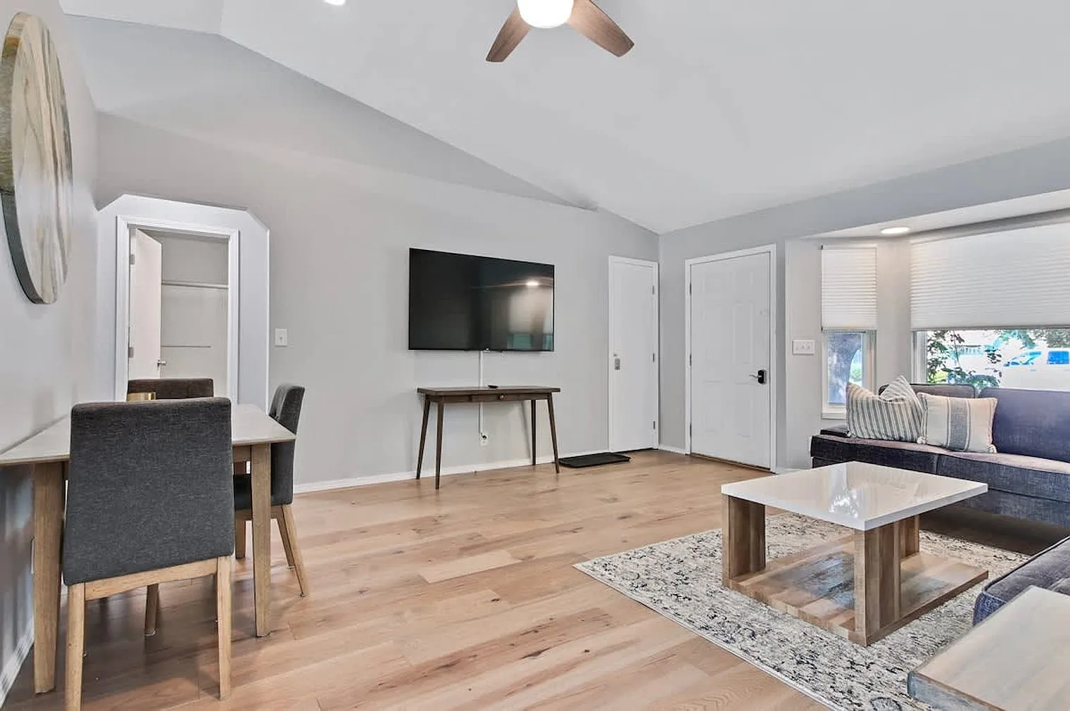 3 bed, 2.0 bath, $6,031 — Photo 3