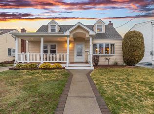 243 Stephen St, Bellmore, NY 11710