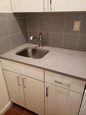 3rd image of 11 W 82nd St APT 1
