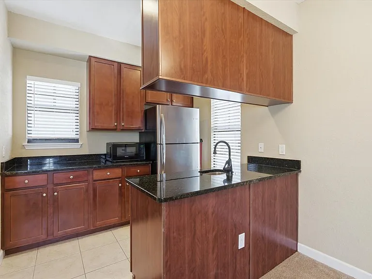 290 Westlawn Dr — Photo 8
