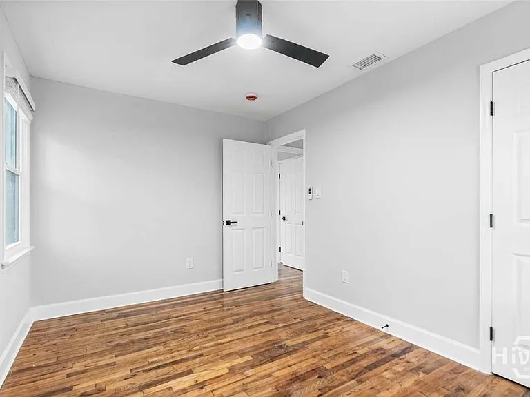 2102 Auburn St — Photo 12