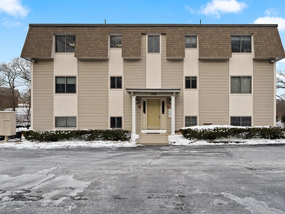 1398 Lonsdale Ave