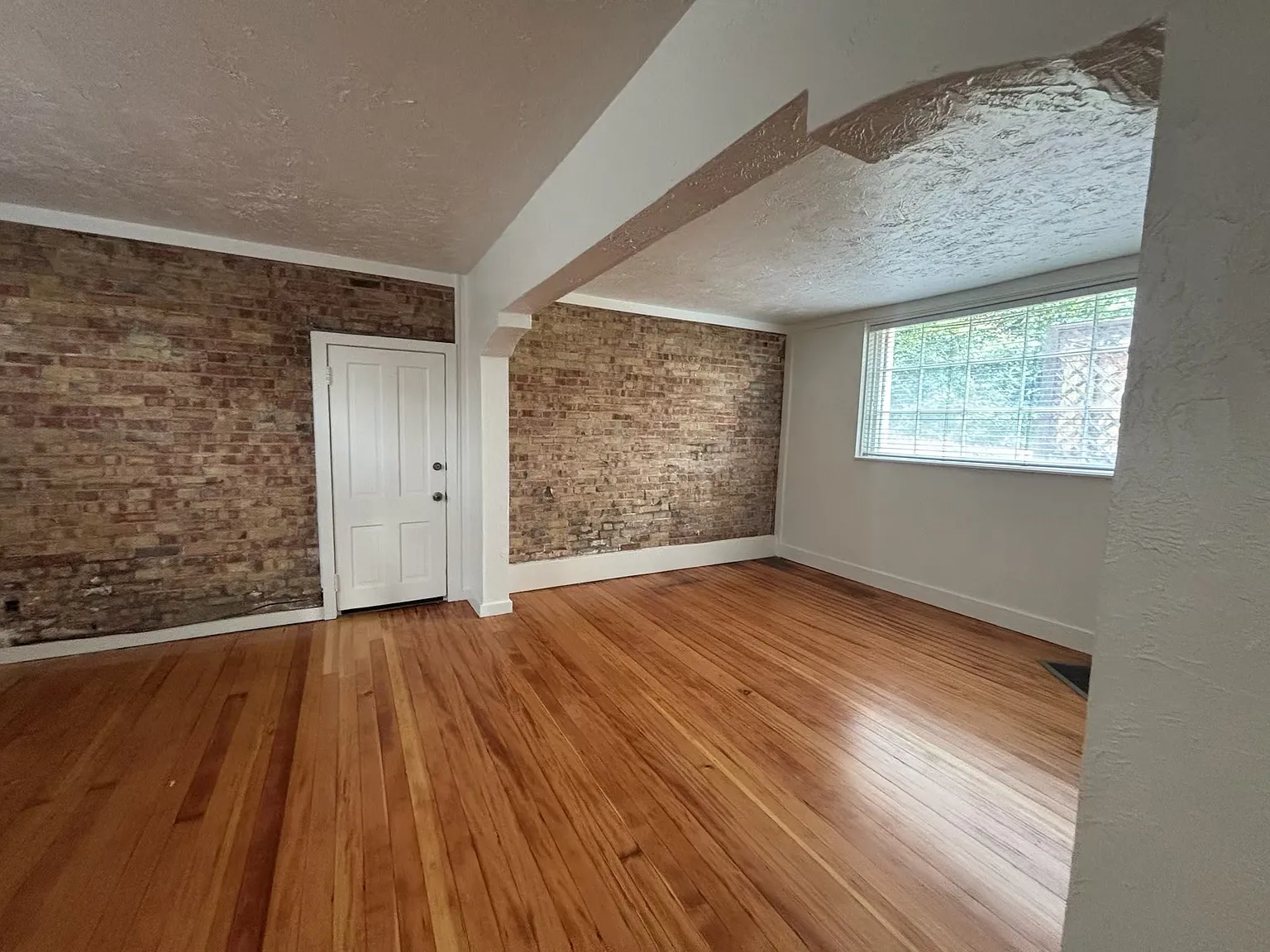 3 bed, 1150 sqft, $2,200 — Photo 1