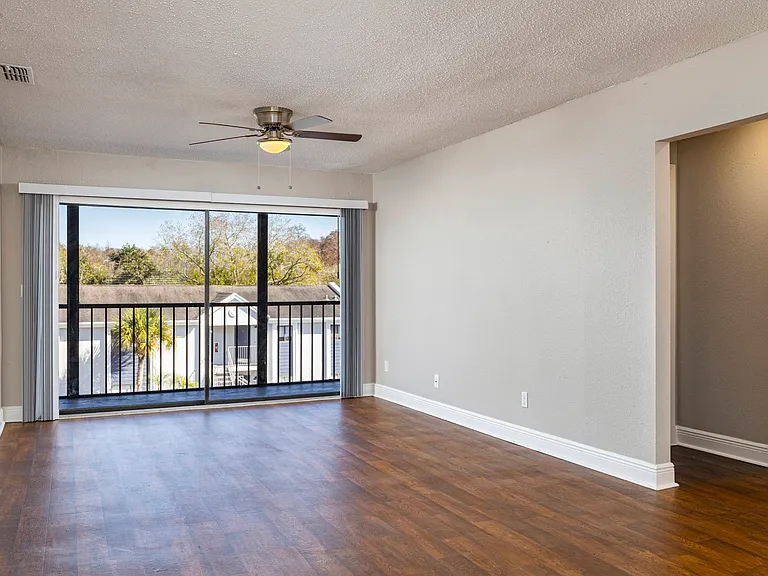 Meridian Luxury Condominiums — Photo 63