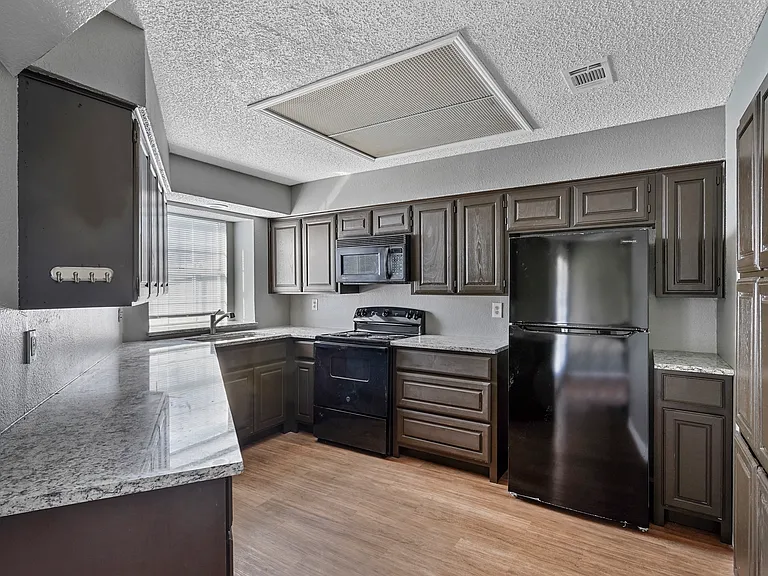 804 Custer St #1 — Photo 9