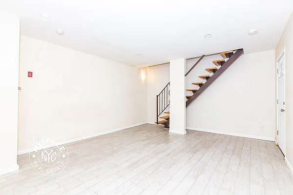 Rented by MySpaceNYC | media 7