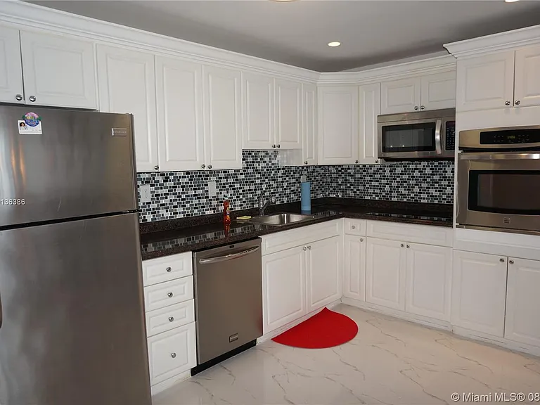 19370 Collins Avenue Seasonal #1417 — Photo 3