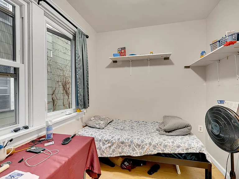 75 Montrose Ave #1 — Photo 4