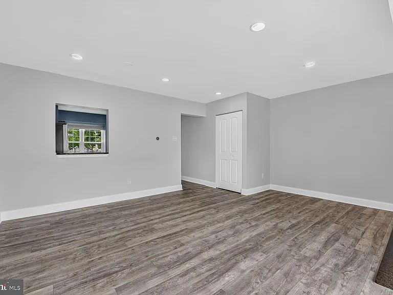 103 Saint Charles Sq — Photo 16