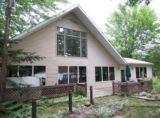 12 Roaming Rock Blvd, Rome, OH 44085