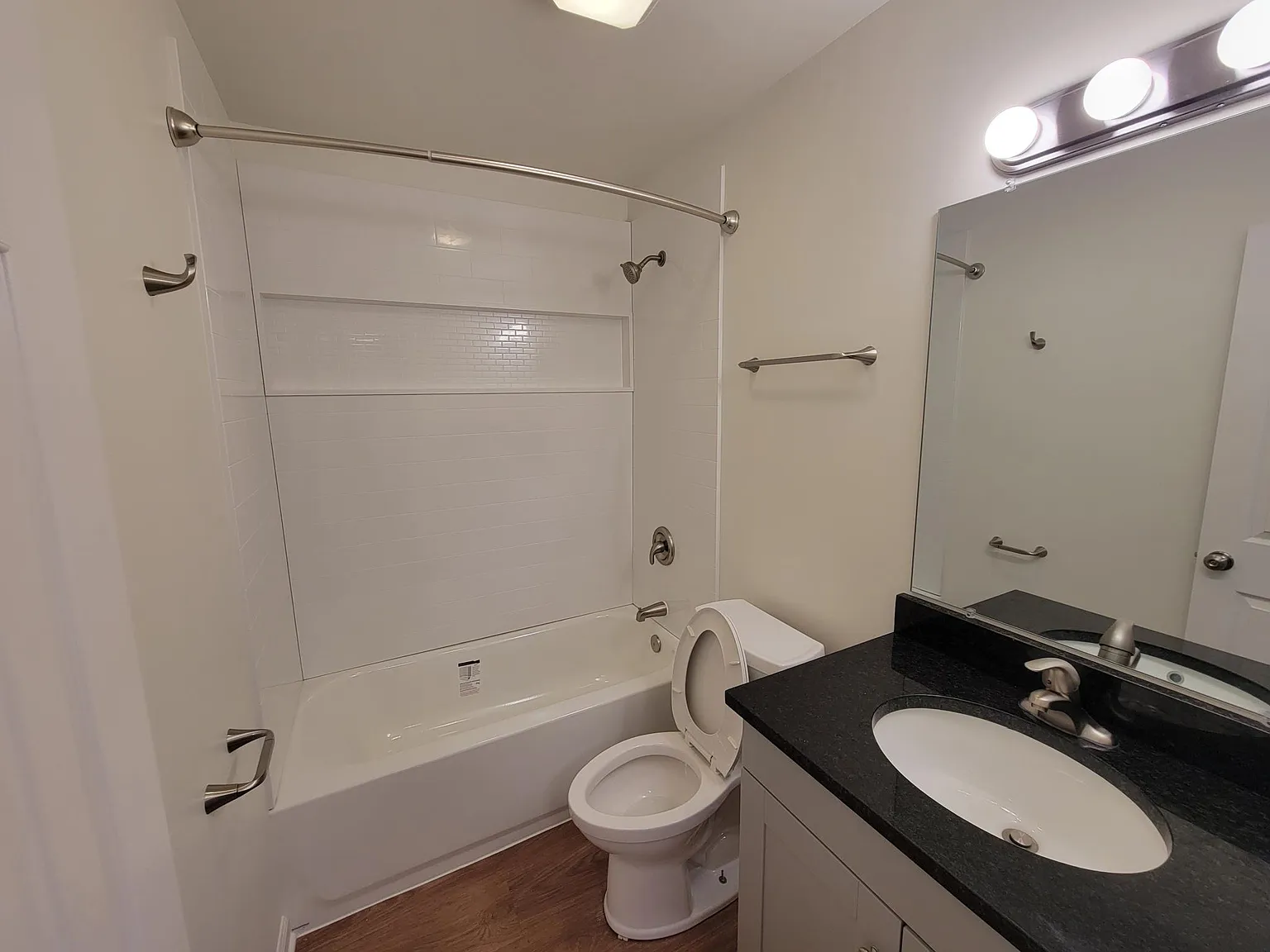 1470 Indianola Ave — Photo 3
