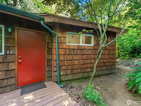 4th image of 16524 35th Avenue NE