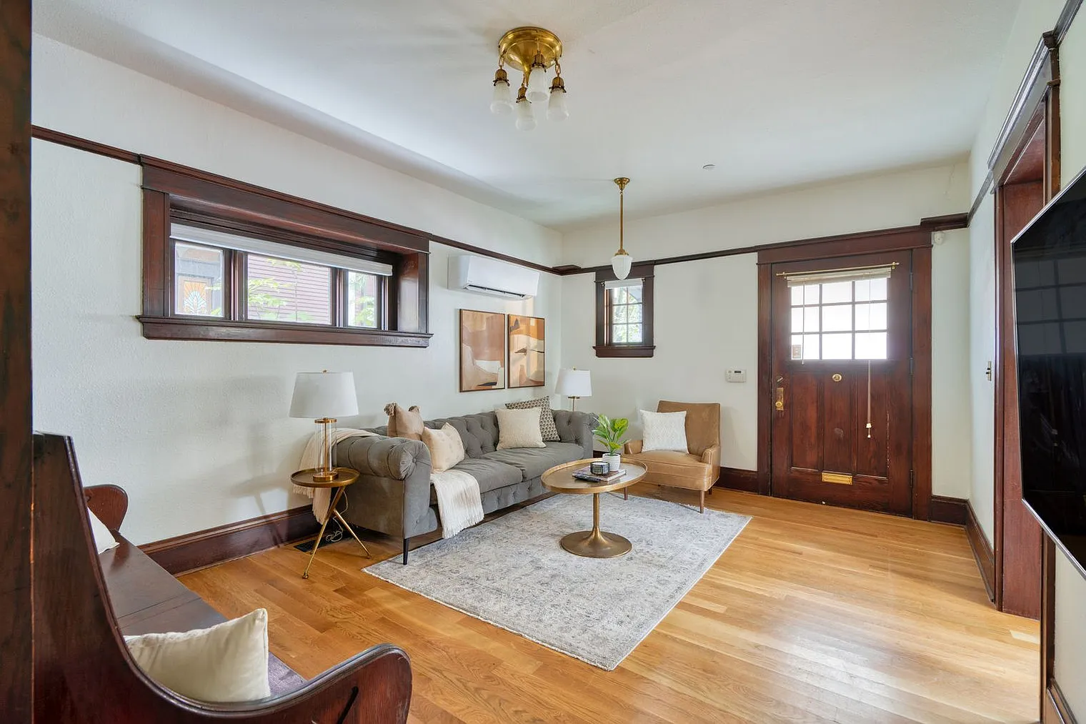 2 bed, 1.0 bath, 1076 sqft, $4,154 — Photo 1