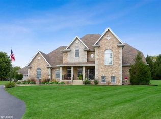 210 Sheehan Close, Poplar Grove, IL 61065