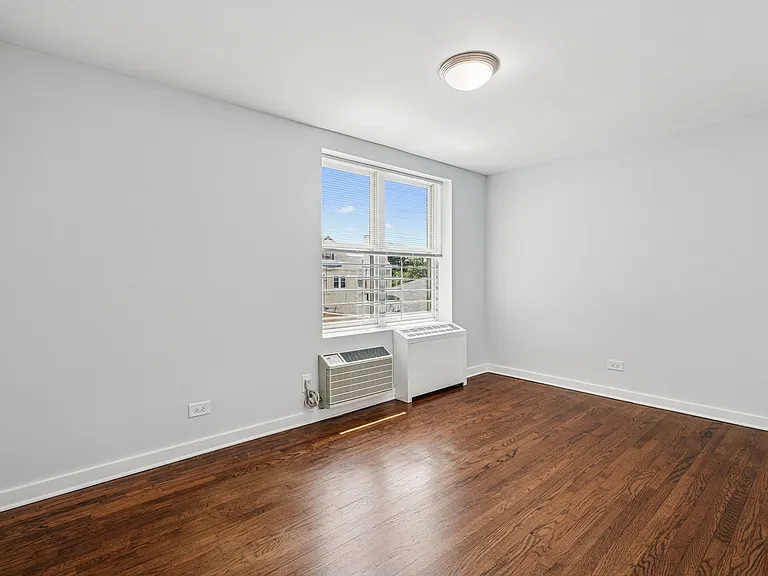 1130 Pelham Pkwy S #1C — Photo 10