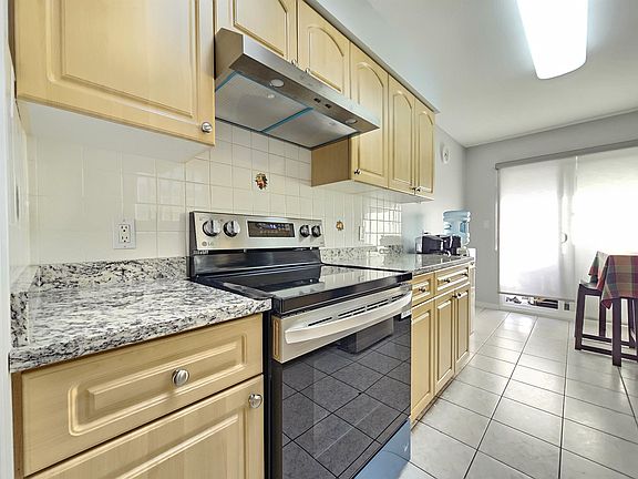 2nd image of 5521 Dundee St