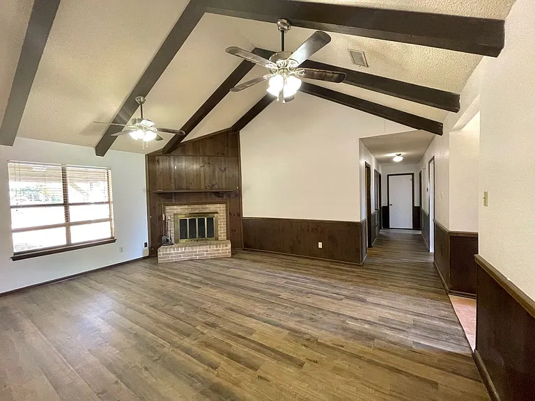 1206 Hilltop Rd — Photo 2