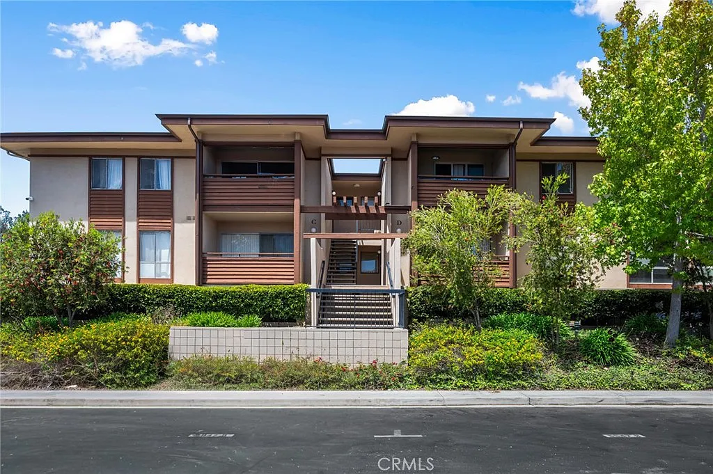 2 bed, 1071 sqft, $3,200 — Photo 1