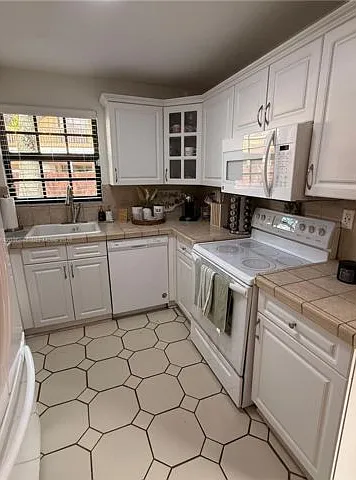 13330 SW 59th Ter #0 — Photo 16
