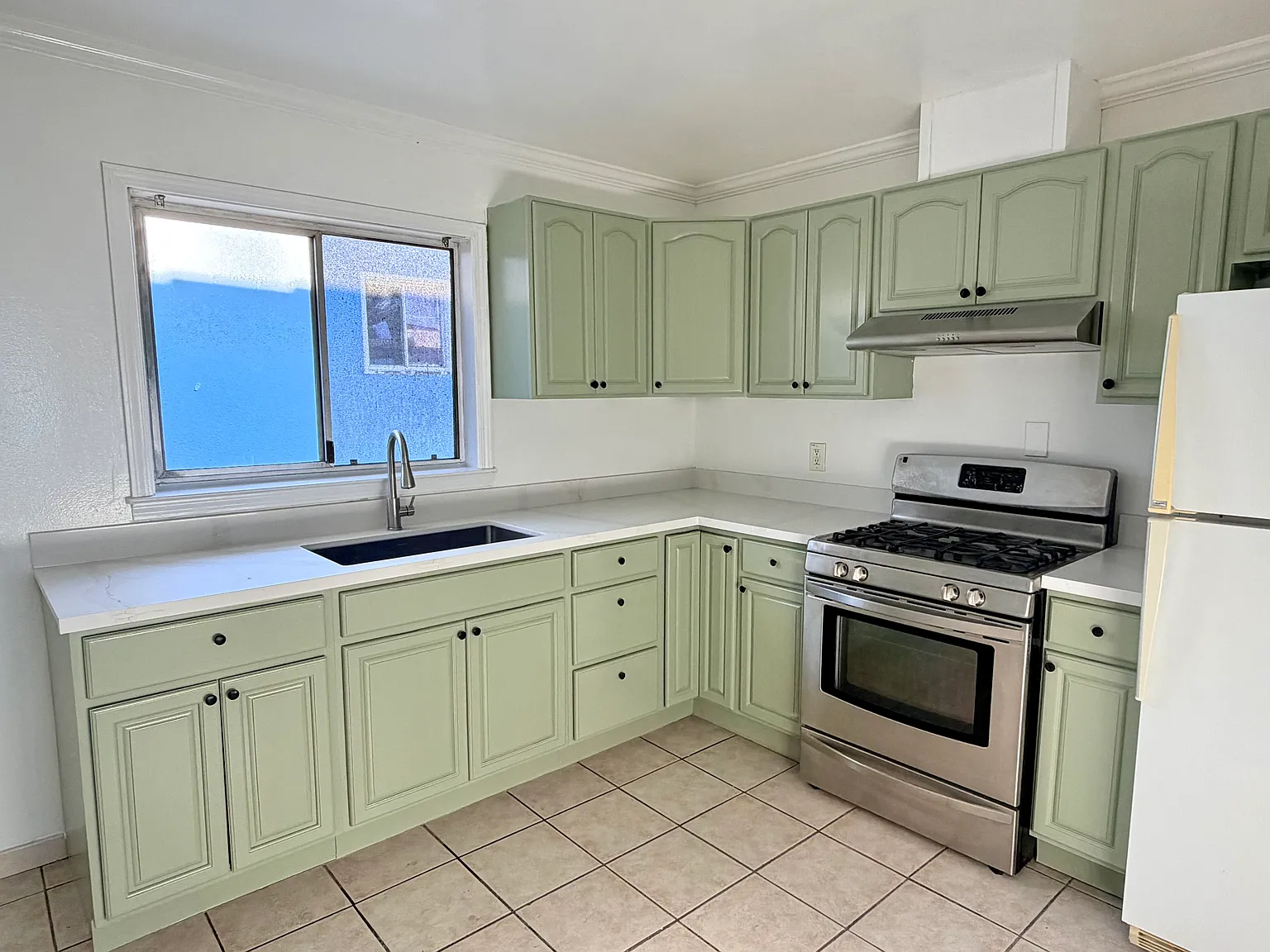 2 bed, 950 sqft, $2,350 — Photo 2