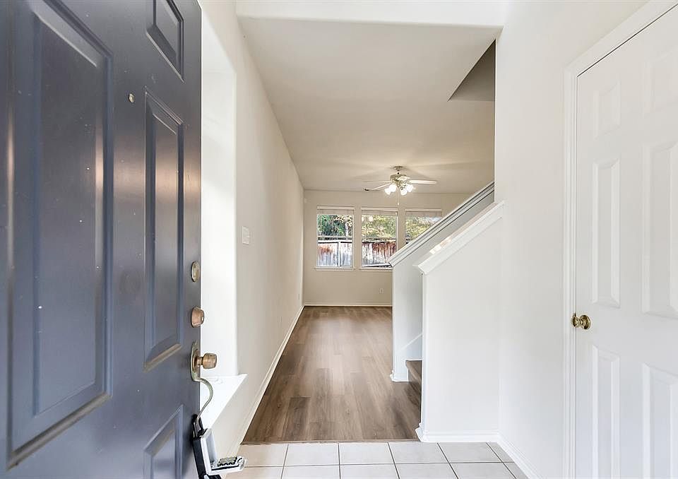 Two story entry with powder room on the right