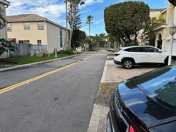 5th image of 10111 NW 32nd Ter