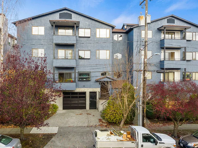 Arie Apartments — Photo 3