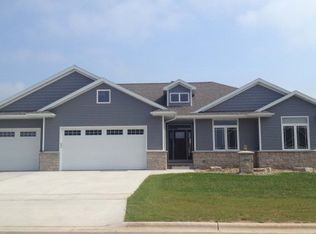 3262 Warm Springs Dr, Green Bay, WI 54311