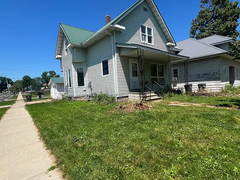 412 S Peach Ave — Photo 2