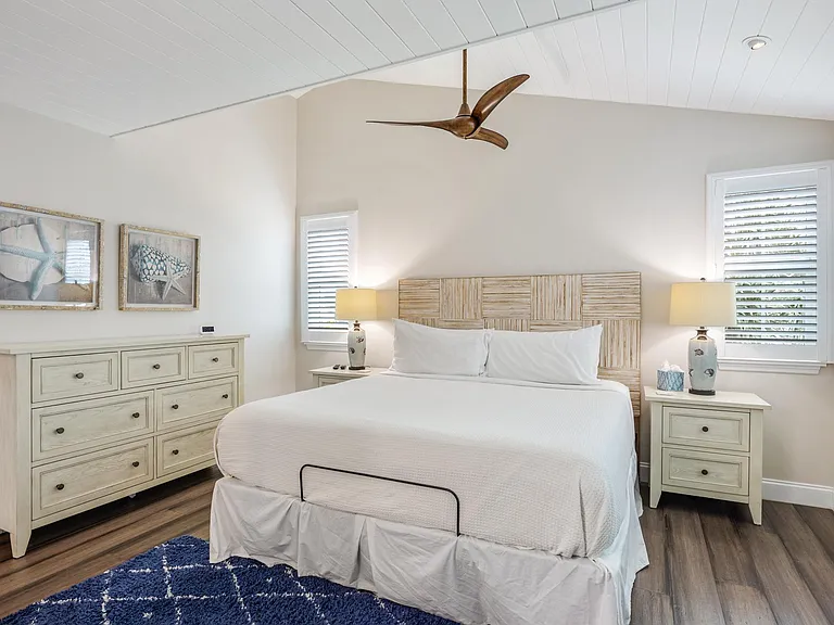 King bedroom alt. view