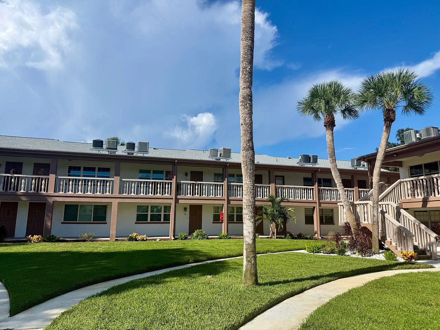 650 Pinellas Point Dr S — Photo 1