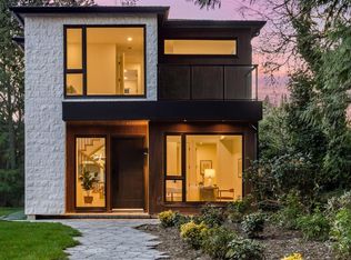 1921 Tatlow Ave, North Vancouver, BC V7P 3A2