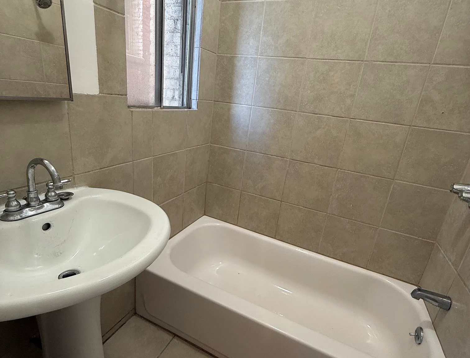 Studio, 220 sqft, $925 — Photo 3