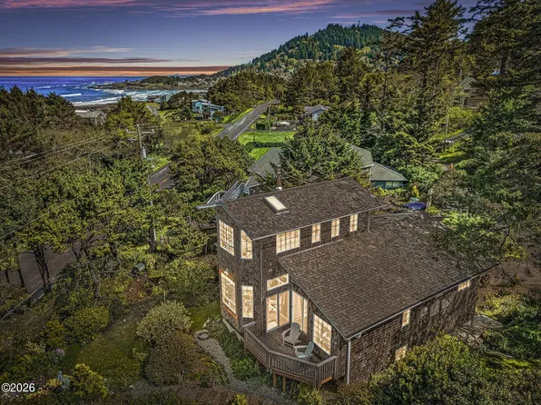 647 Pacific View Dr, Yachats, OR 97498