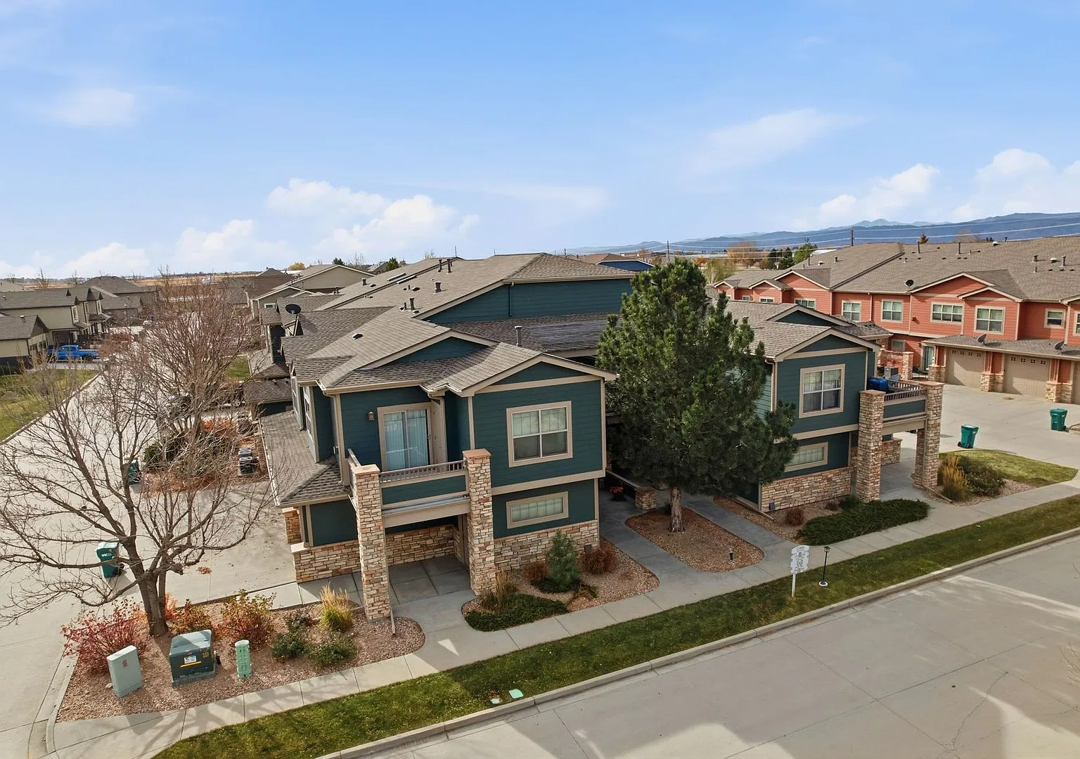 2 Bedroom or 1 Bedroom with Designated Office/Den — Photo 4