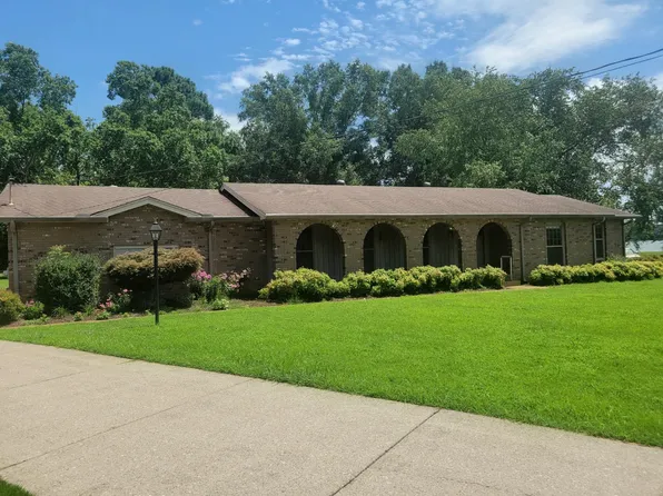 110 Meadowlake Ct, Hendersonville, TN 37075