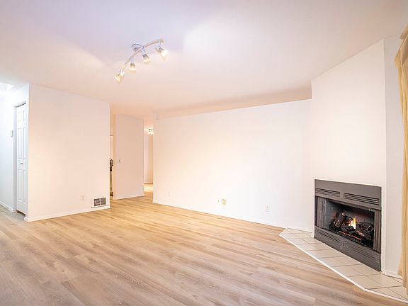 3rd image of 21612 SE 271st Pl