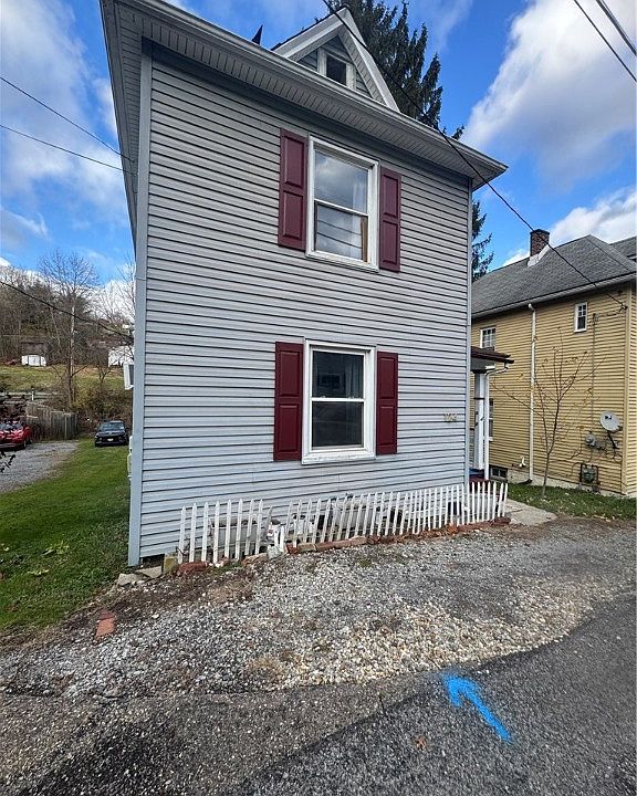 2nd image of 124 Valley St