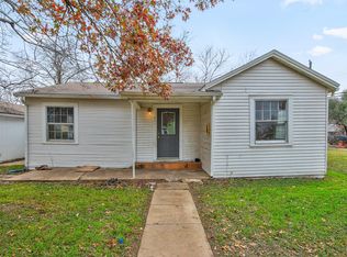 921 W 5th St, Taylor, TX 76574